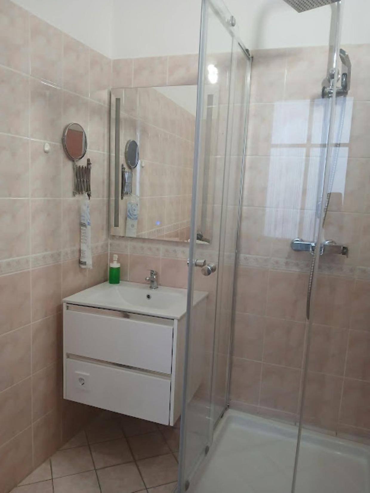 Soda Apartman Gyor Ngoại thất bức ảnh